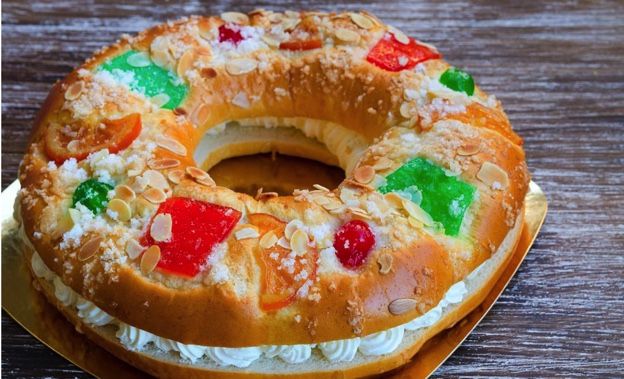 Roscón de reyes - Steps into Spain