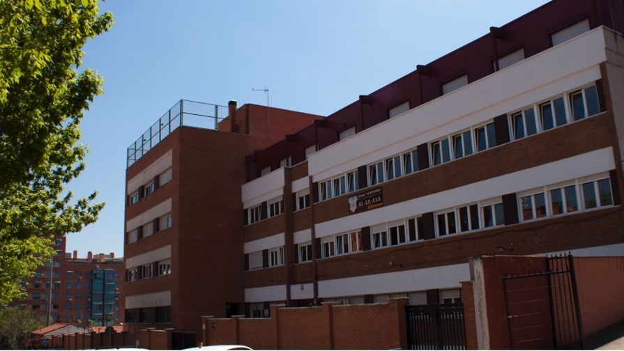 *Colegio concertado - Steps into Spain